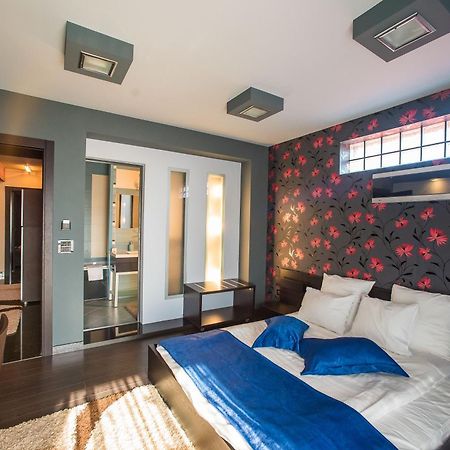 Simple Rooms Self Check In Bukares Bagian luar foto