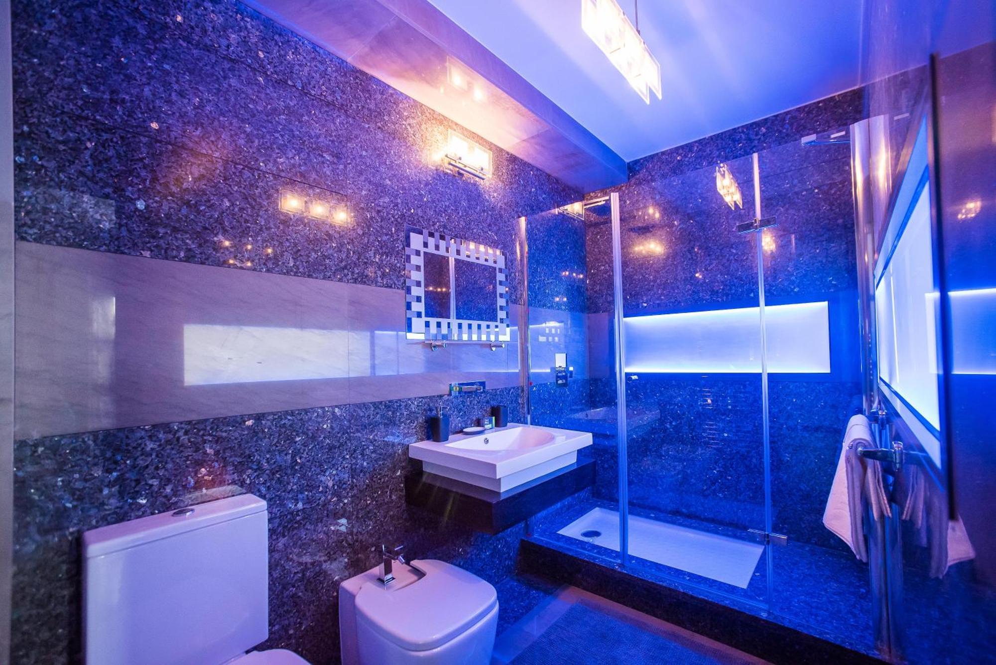 Simple Rooms Self Check In Bukares Bagian luar foto