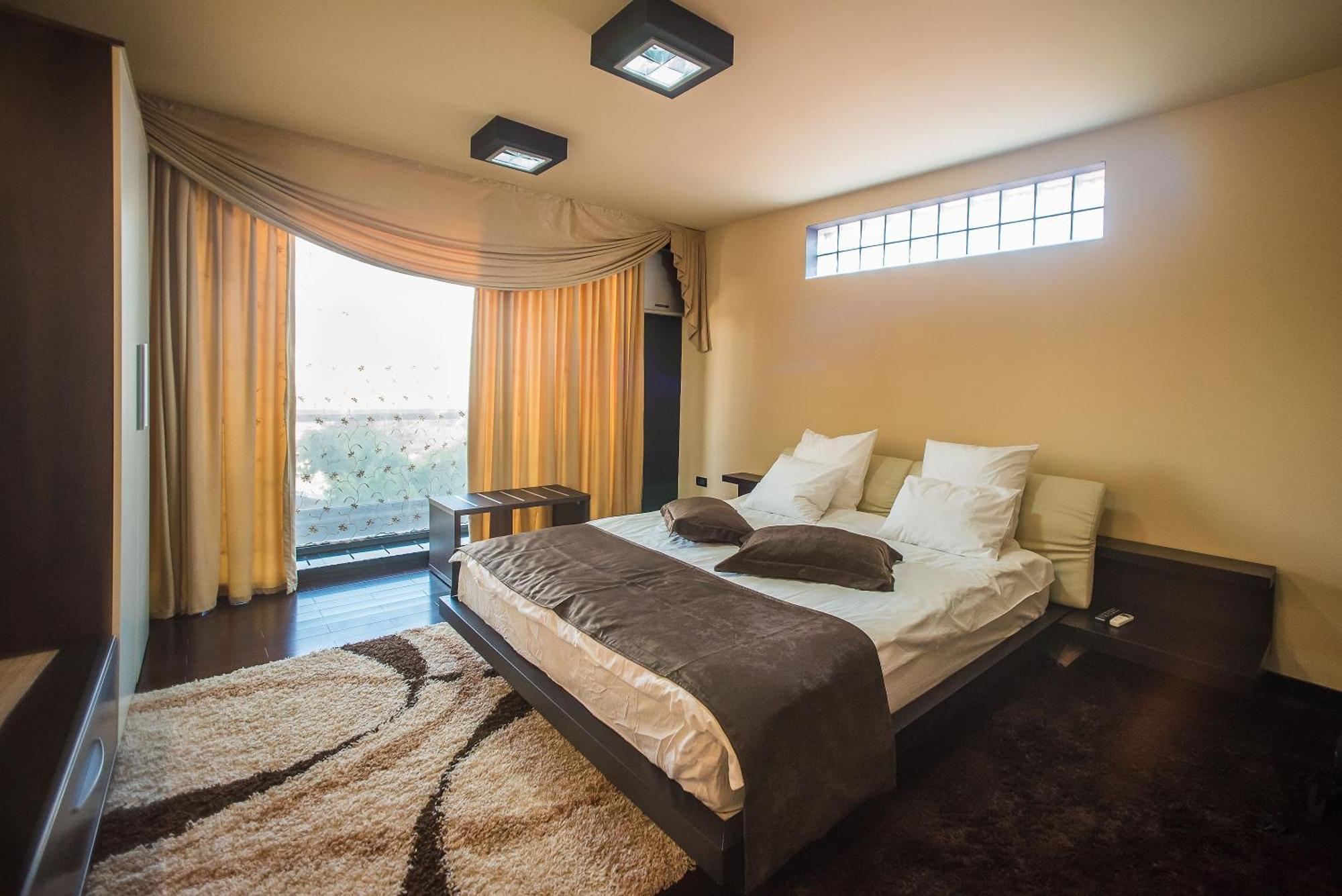 Simple Rooms Self Check In Bukares Bagian luar foto