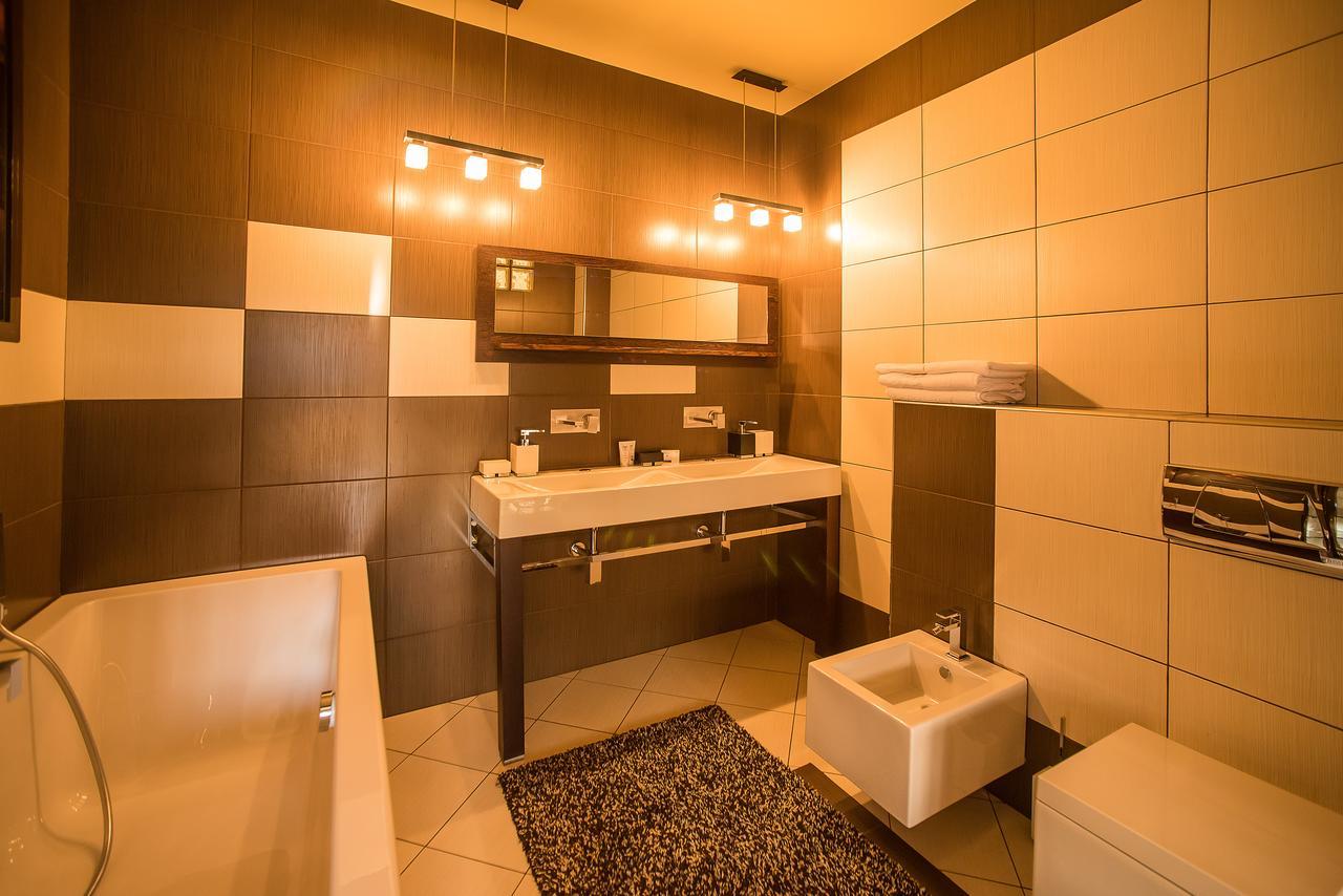 Simple Rooms Self Check In Bukares Bagian luar foto