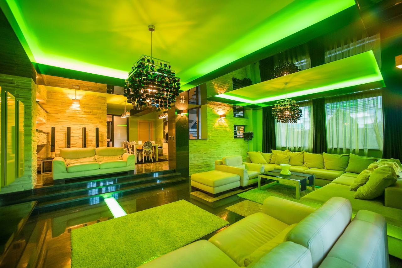 Simple Rooms Self Check In Bukares Bagian luar foto