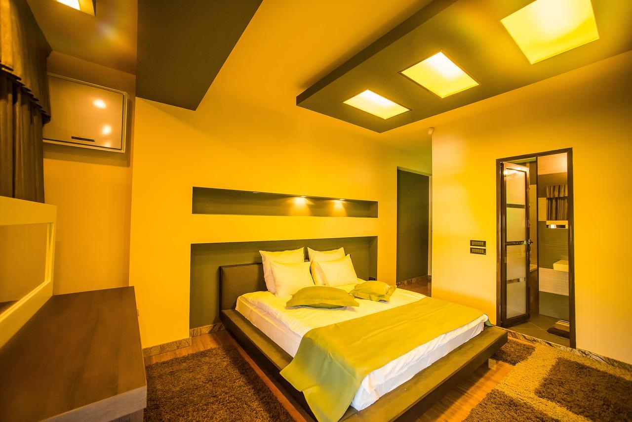 Simple Rooms Self Check In Bukares Bagian luar foto