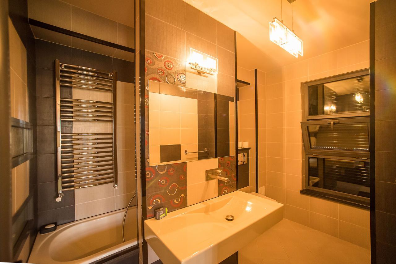 Simple Rooms Self Check In Bukares Bagian luar foto