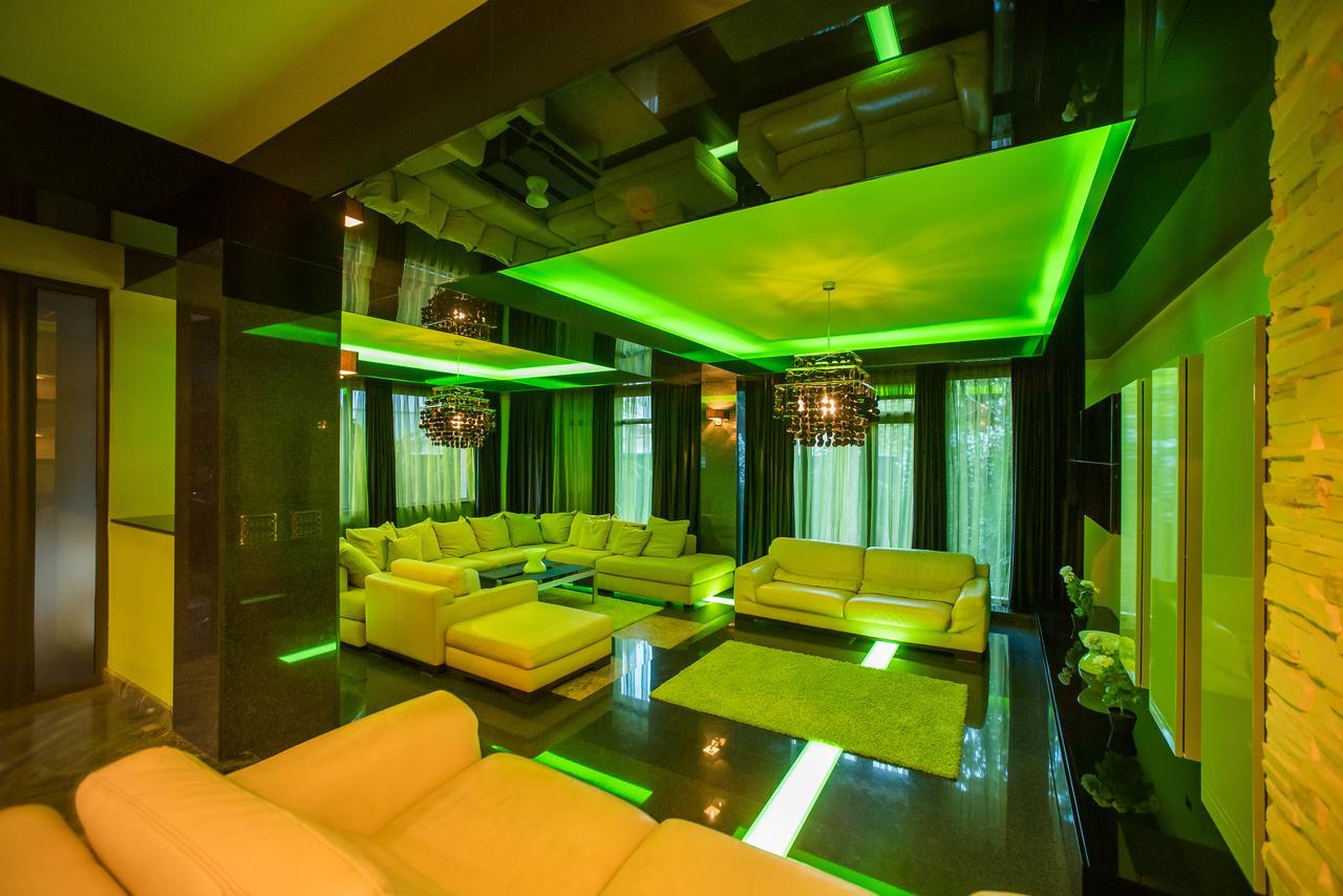 Simple Rooms Self Check In Bukares Bagian luar foto