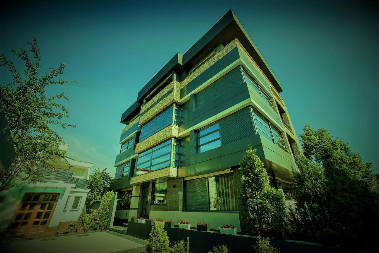 Simple Rooms Self Check In Bukares Bagian luar foto