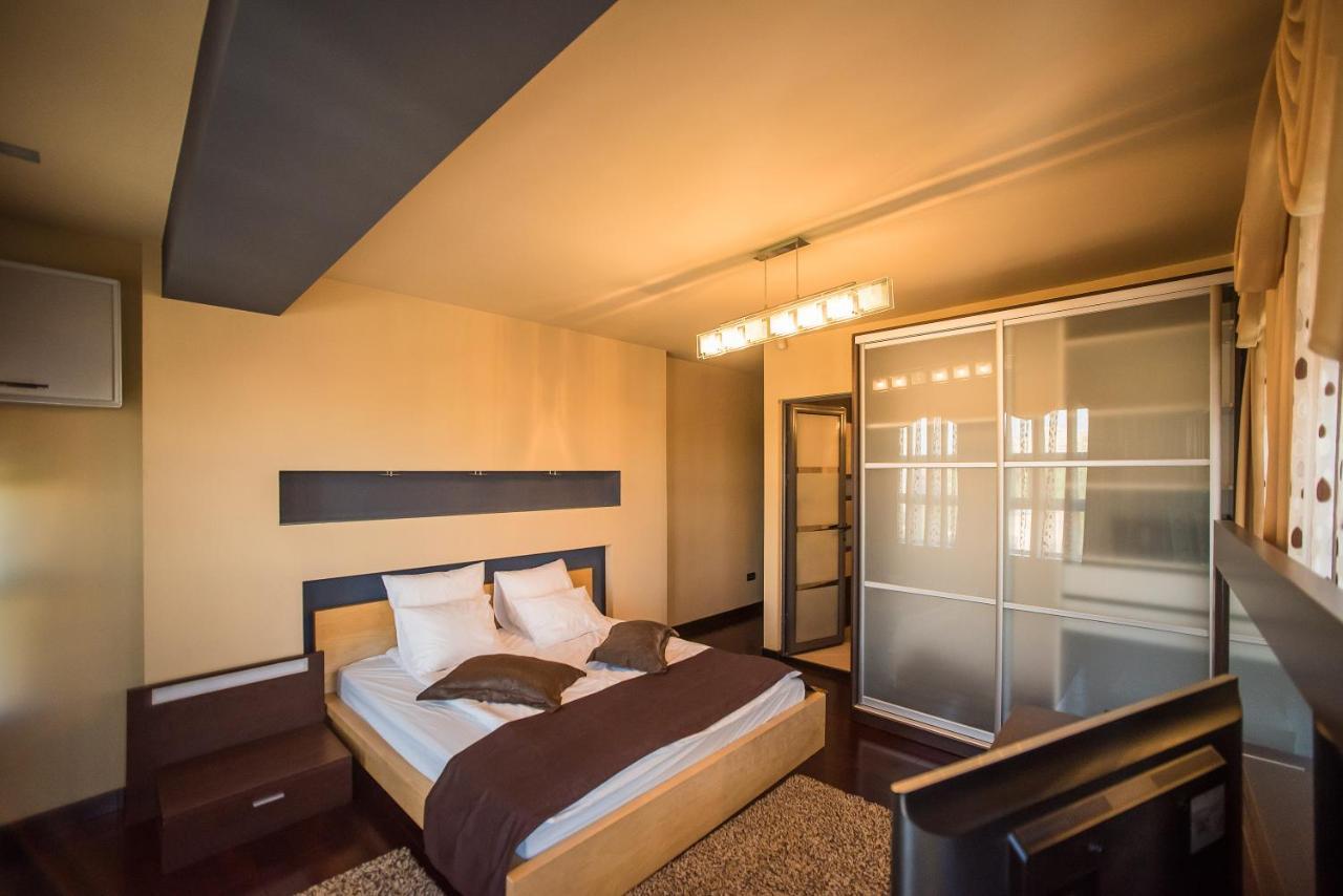 Simple Rooms Self Check In Bukares Bagian luar foto